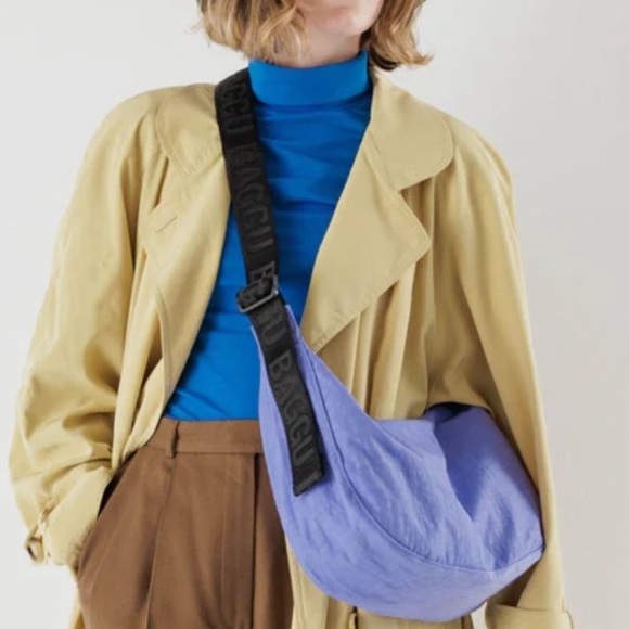 BAGGU Handbags - NWT BAGGU MEDIUM CRESCENT BAG IN BLUEBELL💗💗